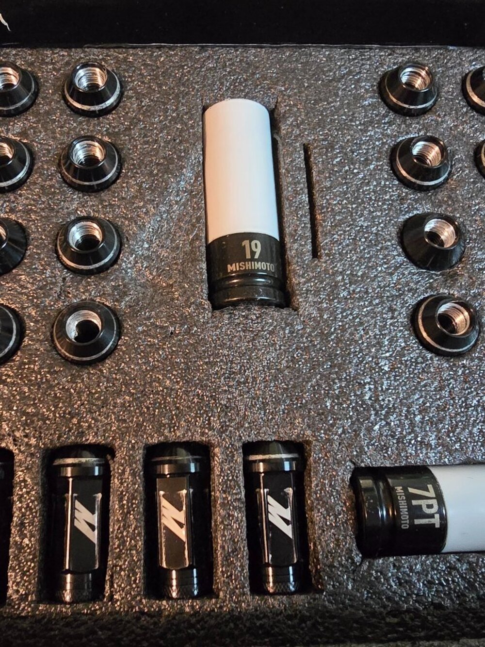 Mishimoto 7075 T6 Aluminum Locking Lug Nuts 20pc Set - Black